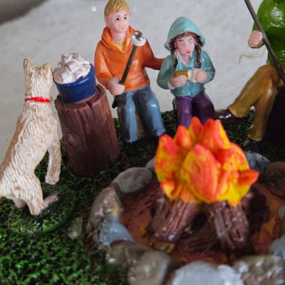 Lemax Village Collection S'More Family Fun #05524 in Box - Picture 4 of 11